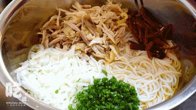 开了2年竟不知！昆明居民楼里神店，椒麻鸡酱烧鸭才进院就闻见香