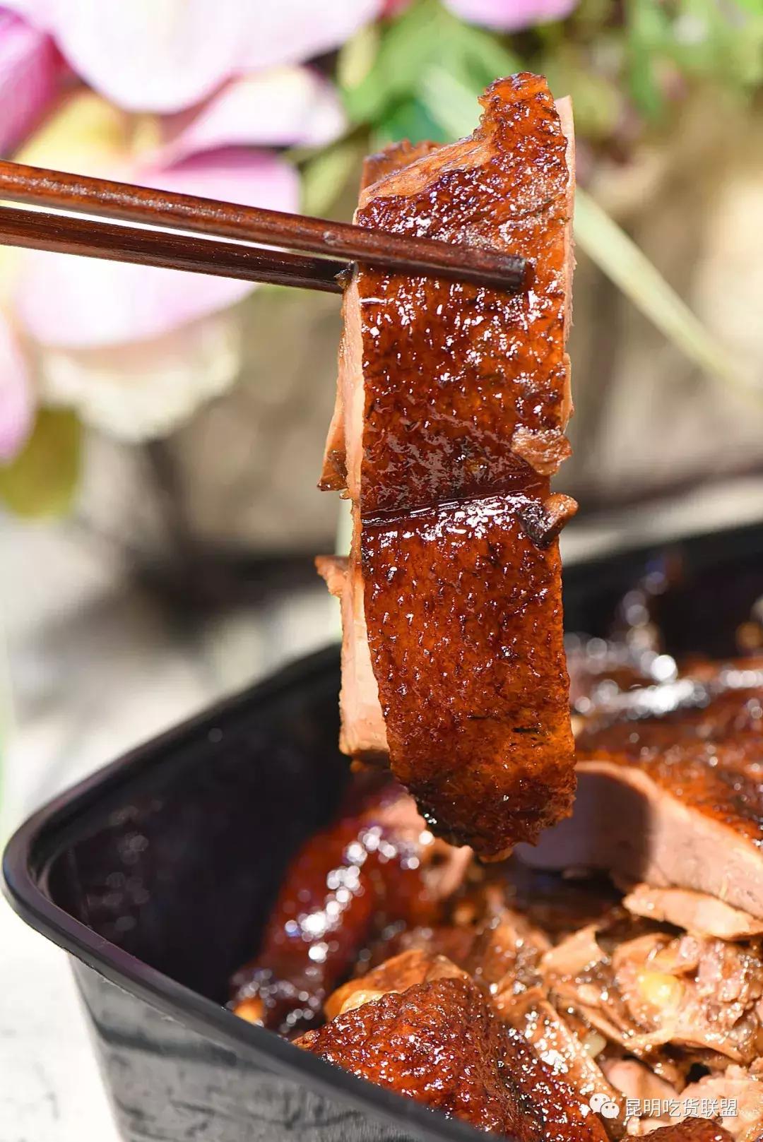 开了2年竟不知！昆明居民楼里神店，椒麻鸡酱烧鸭才进院就闻见香