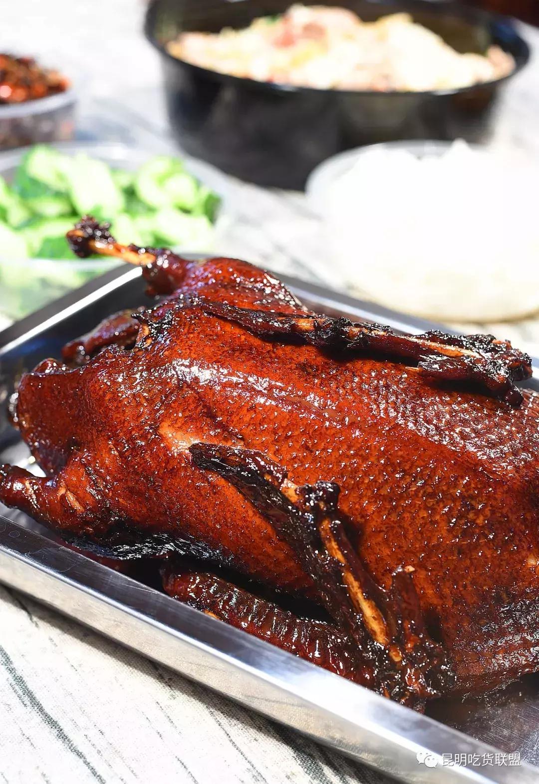 开了2年竟不知！昆明居民楼里神店，椒麻鸡酱烧鸭才进院就闻见香