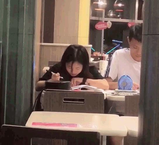 一张能让你相信爱情的图片,从不相信爱情的配图