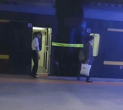 一张能让你相信爱情的图片,从不相信爱情的配图