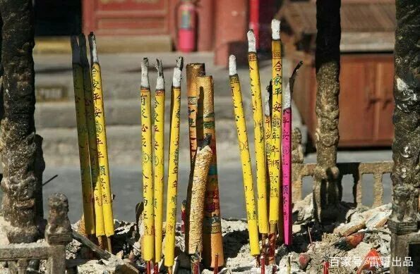 沉香烧过后香灰怎么弄出来,沉香烧完灰是什么颜色的好