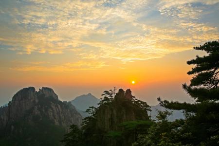黄山什么天气登山最好看,黄山北门徒步登山检票口