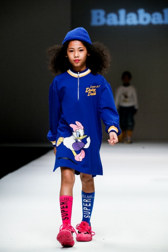 巴拉巴拉迪士尼t恤唐老鸭,巴拉巴拉唐老鸭羽绒服深蓝