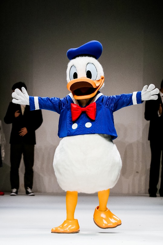 巴拉巴拉迪士尼t恤唐老鸭,巴拉巴拉唐老鸭羽绒服深蓝