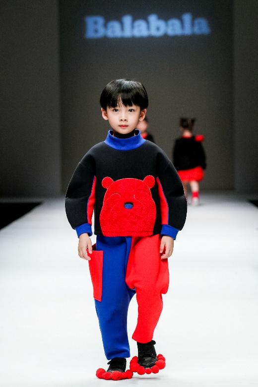 巴拉巴拉迪士尼t恤唐老鸭,巴拉巴拉唐老鸭羽绒服深蓝