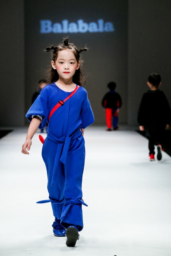 巴拉巴拉迪士尼t恤唐老鸭,巴拉巴拉唐老鸭羽绒服深蓝