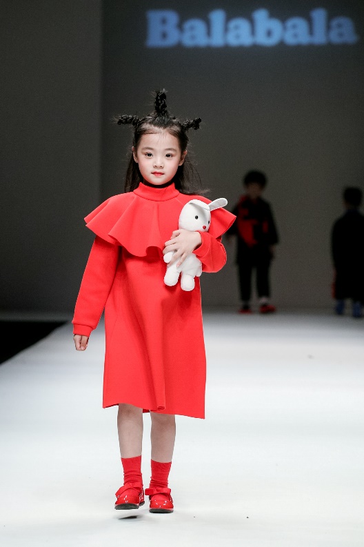 巴拉巴拉迪士尼t恤唐老鸭,巴拉巴拉唐老鸭羽绒服深蓝