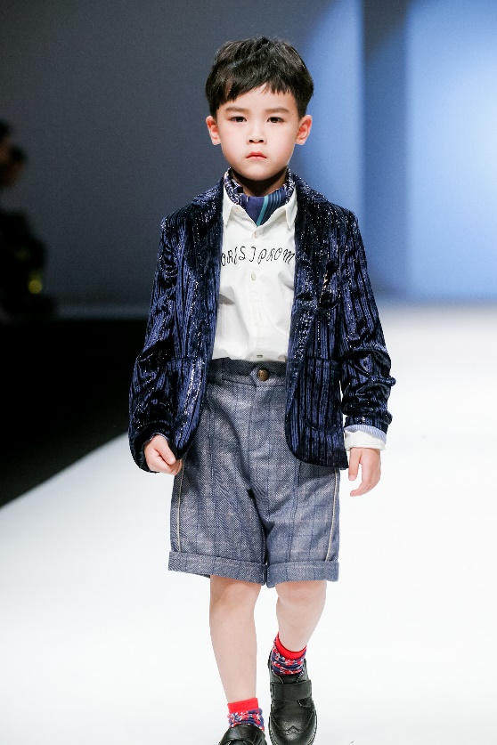 巴拉巴拉迪士尼t恤唐老鸭,巴拉巴拉唐老鸭羽绒服深蓝