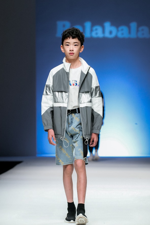 巴拉巴拉迪士尼t恤唐老鸭,巴拉巴拉唐老鸭羽绒服深蓝