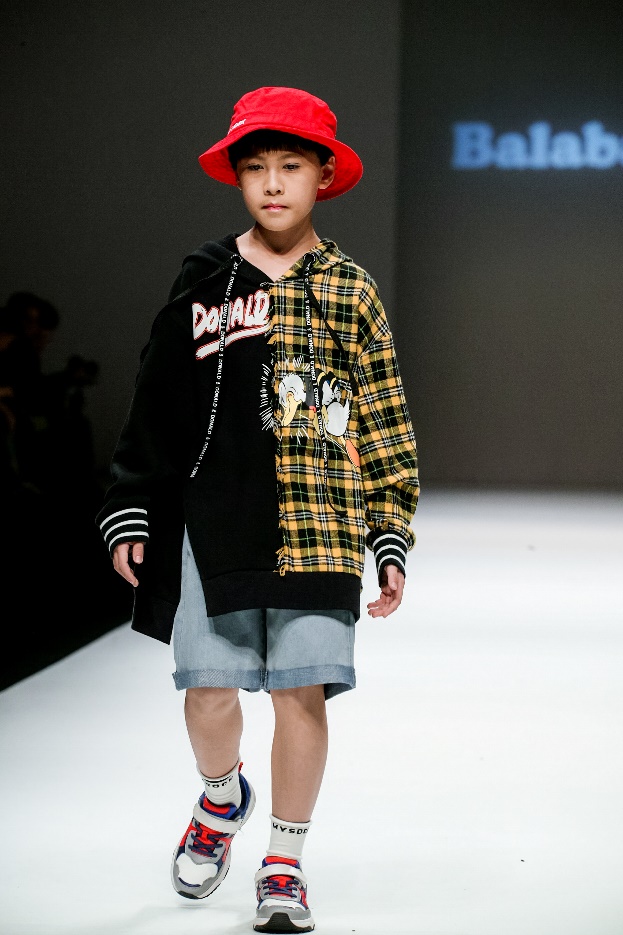 巴拉巴拉迪士尼t恤唐老鸭,巴拉巴拉唐老鸭羽绒服深蓝