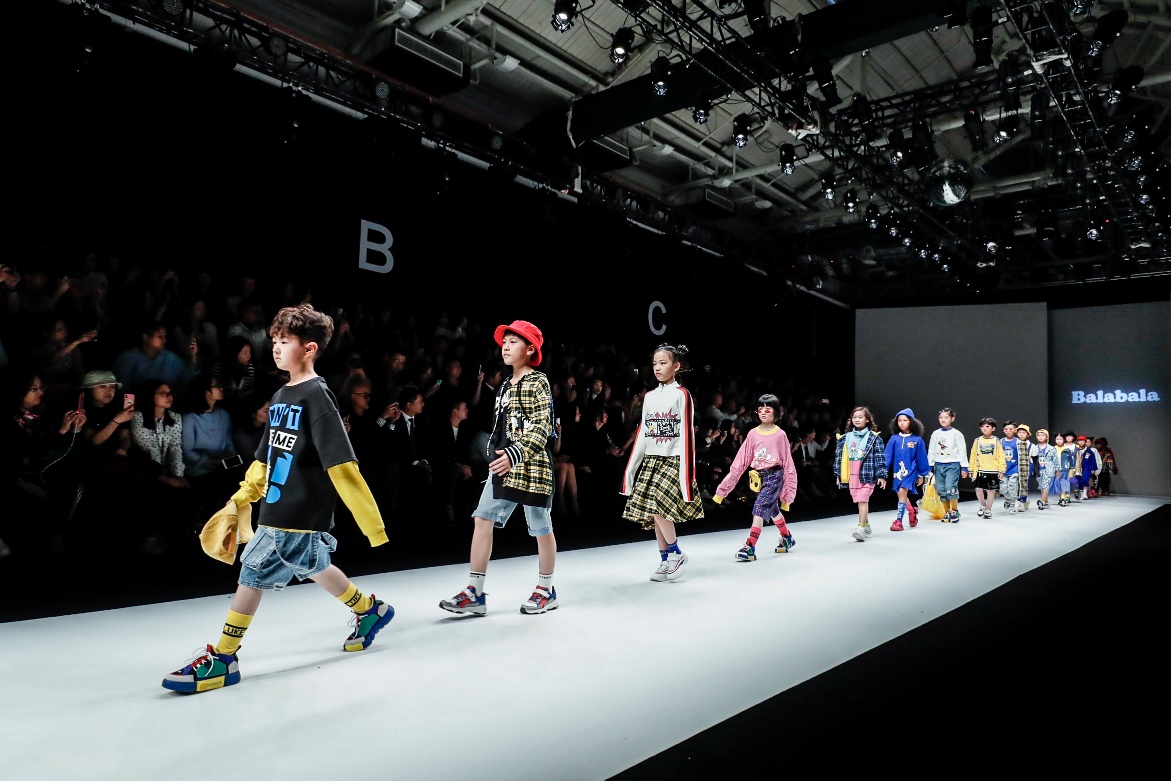 巴拉巴拉迪士尼t恤唐老鸭,巴拉巴拉唐老鸭羽绒服深蓝