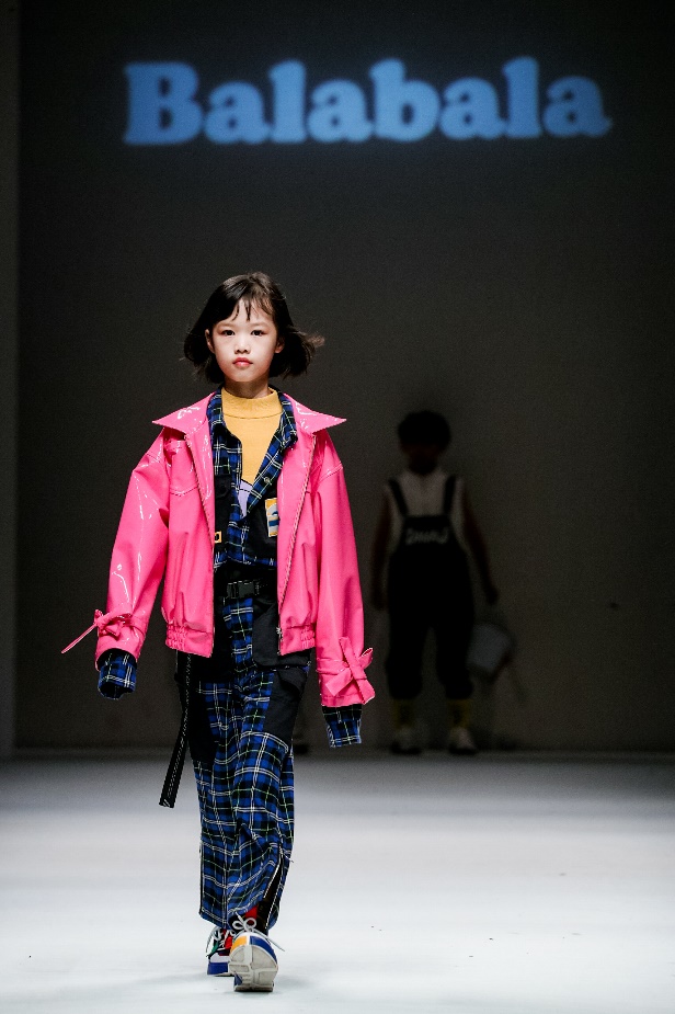 巴拉巴拉迪士尼t恤唐老鸭,巴拉巴拉唐老鸭羽绒服深蓝