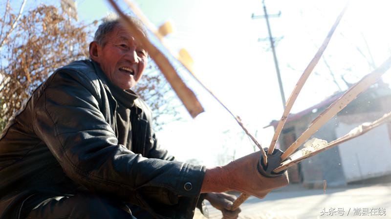 嵩县最后的席匠72岁蹬磙子编卖苇席