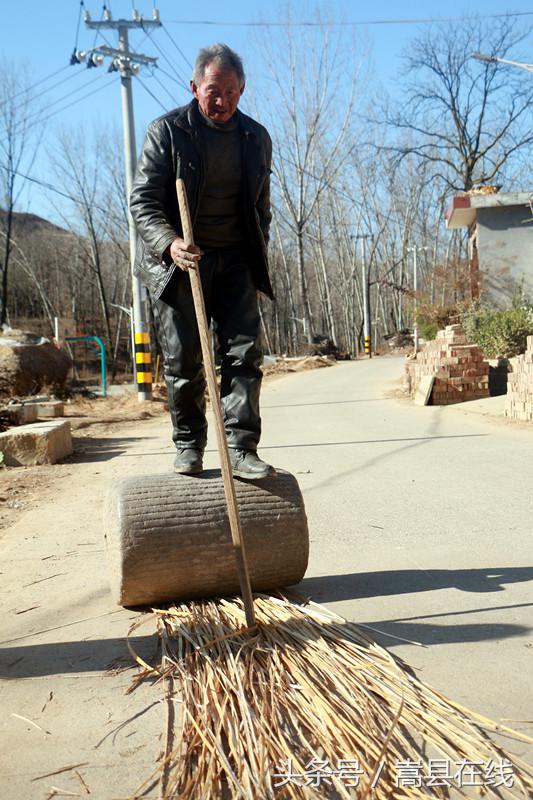 嵩县最后的席匠72岁蹬磙子编卖苇席
