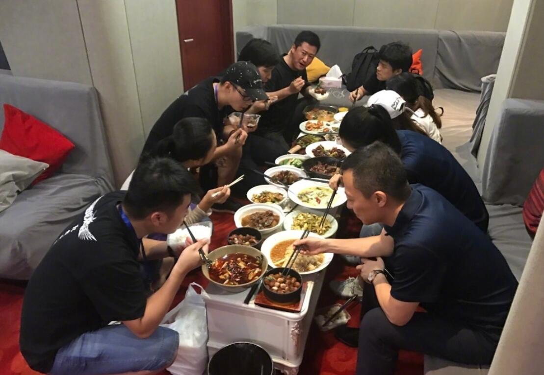 吴京为什么和郭德纲称兄道弟,郭德纲吴京于谦