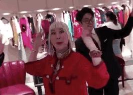 这位爱名牌爱到骨子里的日本大妈，家里的GUCCI简直数不清！