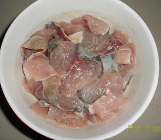 鱼肉上浆的方法,厨师长教你滑炒鱼片的诀窍