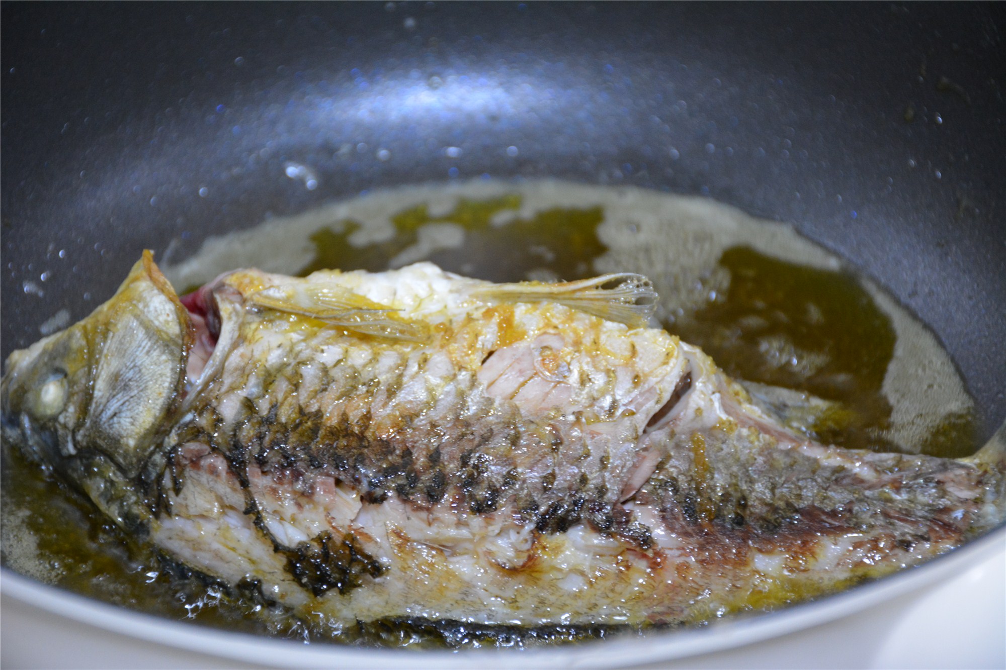 牙龈肿痛可以喝鲫鱼豆腐汤吗,牙龈肿痛上火煲什么喝