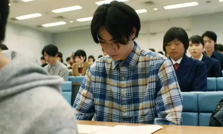 22位大学生一夜之间被开除,22名大学生一夜之间被开除完整版