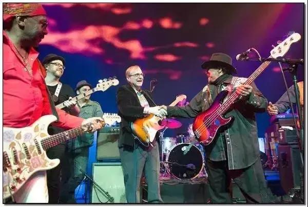 微软和比尔盖茨的发展史,比尔盖茨创建微软的励志故事