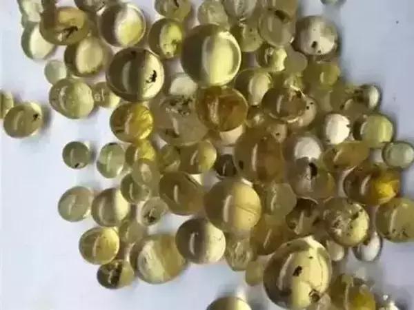 蜜蜡造假工厂:中国订单太多,锅炉都爆炸了!