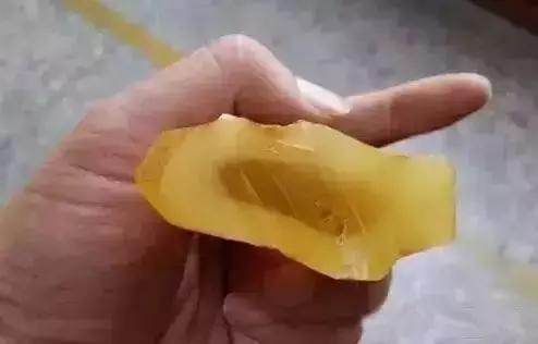 蜜蜡造假工厂:中国订单太多,锅炉都爆炸了!