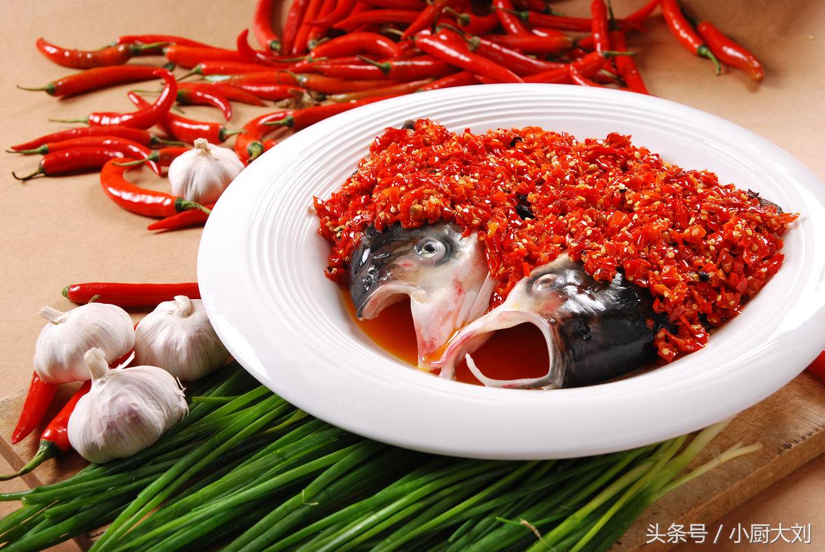 剁椒蒸鱼头湘菜大师自己炒剁椒,湘菜大厨剁椒鱼