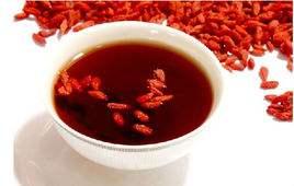 气血渐衰得了老花眼?中医药粥+按摩,预防老花眼有秘诀