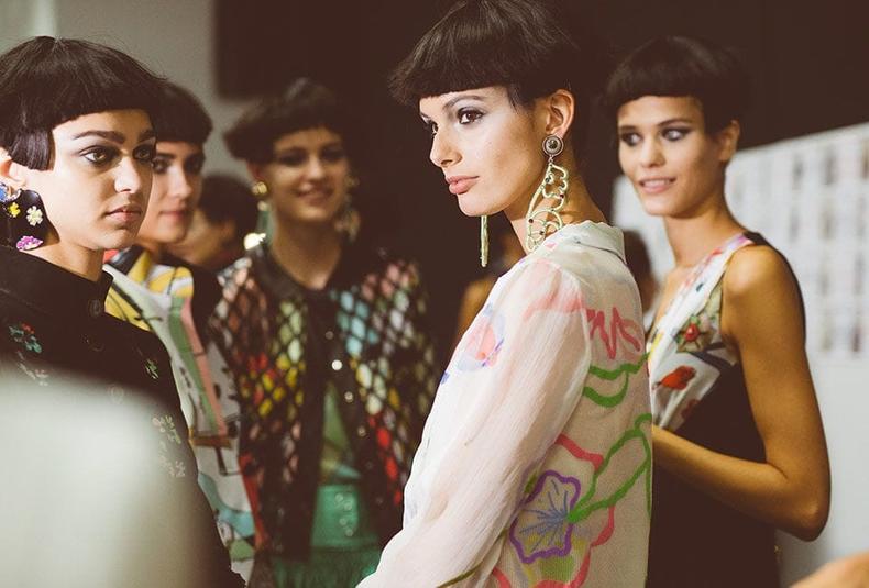 40岁女人穿什么色显气质,40左右穿什么颜色衣服显气质