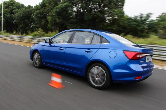 新款荣威i5安全系数怎么样,荣威i5高能性能