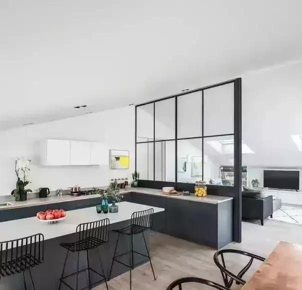 玻璃隔断墙能拆除吗,家里砸了重新装修