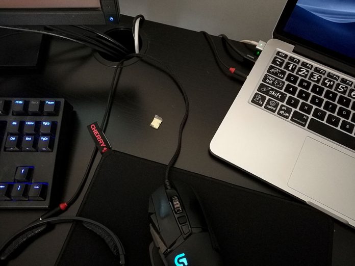 苹果笔记本macbookpro怎么连键盘,苹果macbookpro如何连接显示器