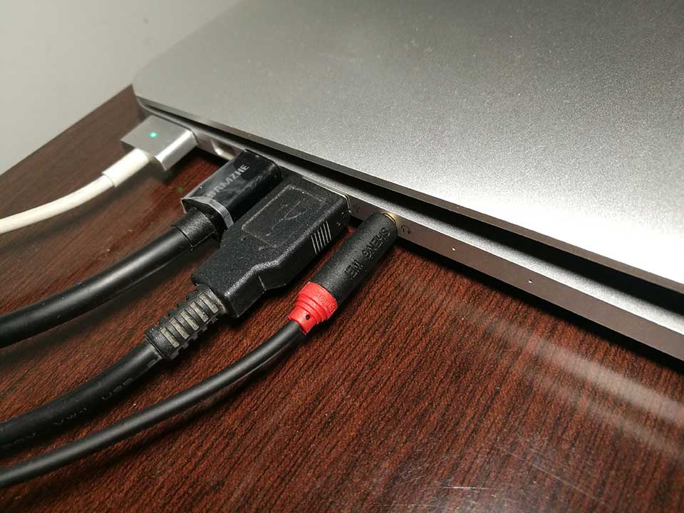 苹果笔记本macbookpro怎么连键盘,苹果macbookpro如何连接显示器