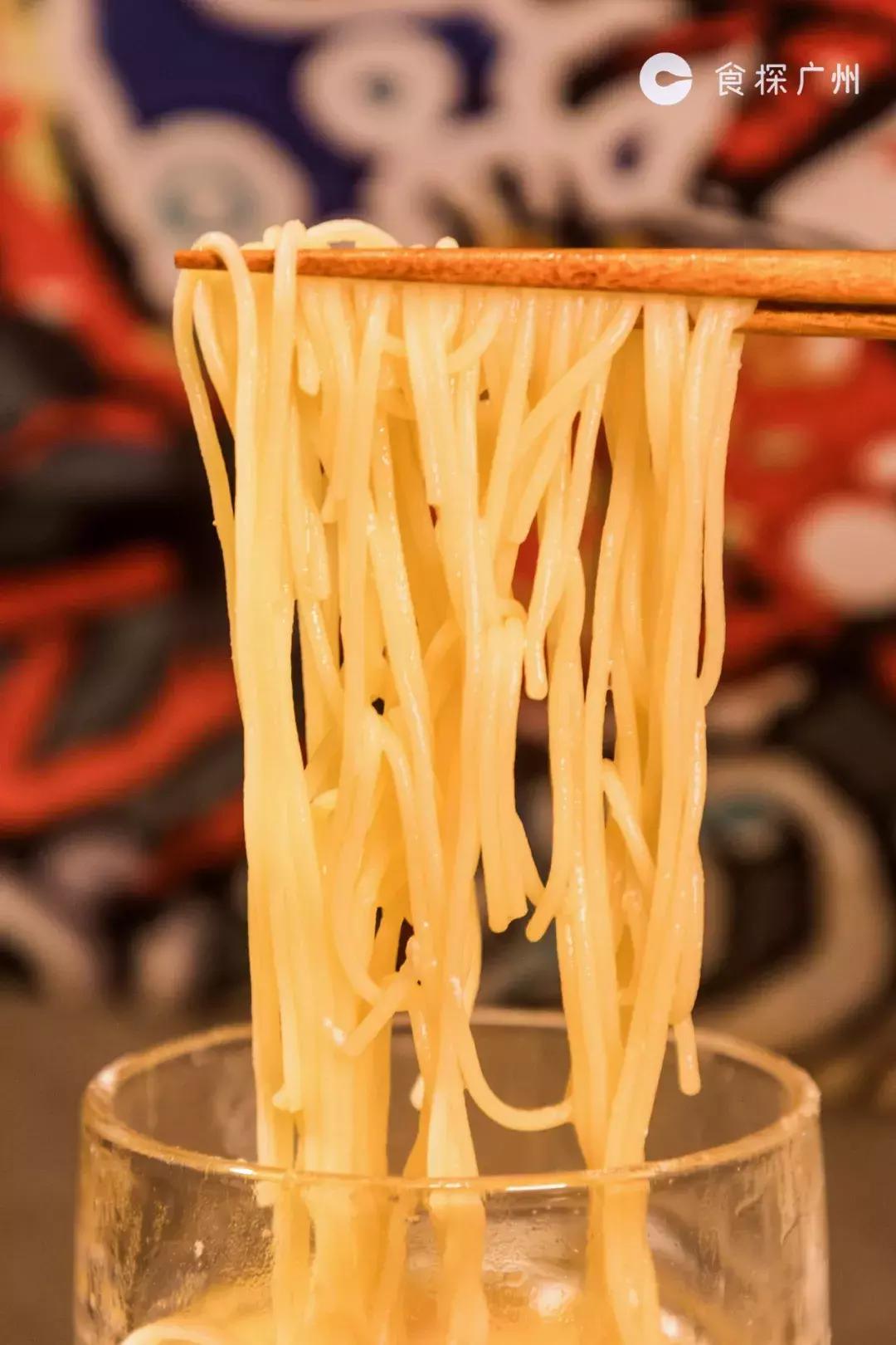 *力暴**日料店，叫我用钳子吃！