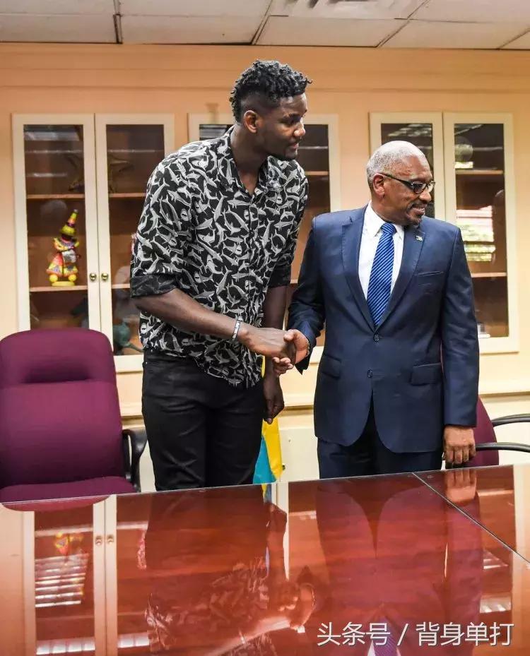 德安德烈艾顿是谁,德安德烈艾顿个人资料