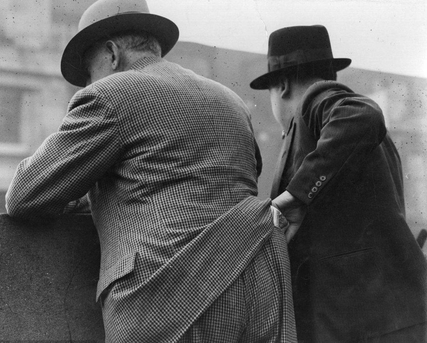 警察抓到偷手机的小偷要怎么处置,小偷偷手机怎么立案