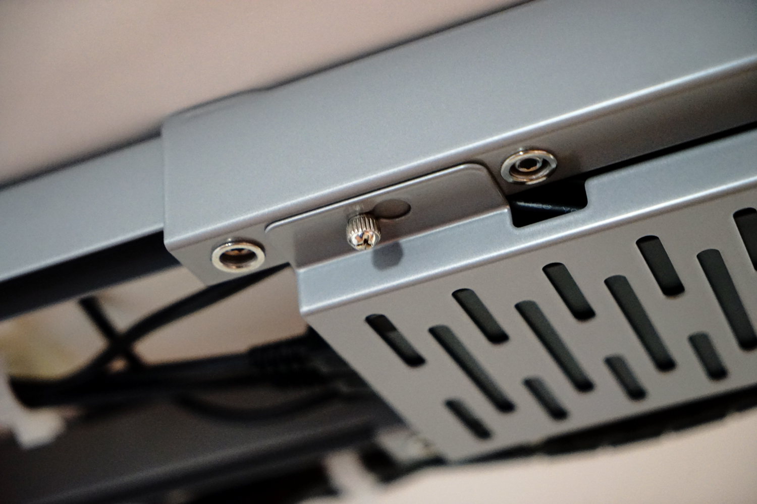 告别疲劳驾驶和腰酸背疼,乐歌升降桌效果怎么样