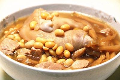 煮黄豆猪脚汤时，做错了这一步，煮出来的汤全是腥味！