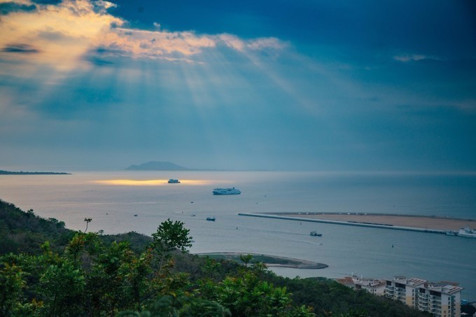 带你到三亚感受不一样的美食美景,三亚旅游必吃的美食清单大全
