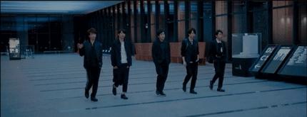 Angleababy新剧因为走路被嘲，盘点明星们的神步伐，J家步亮了