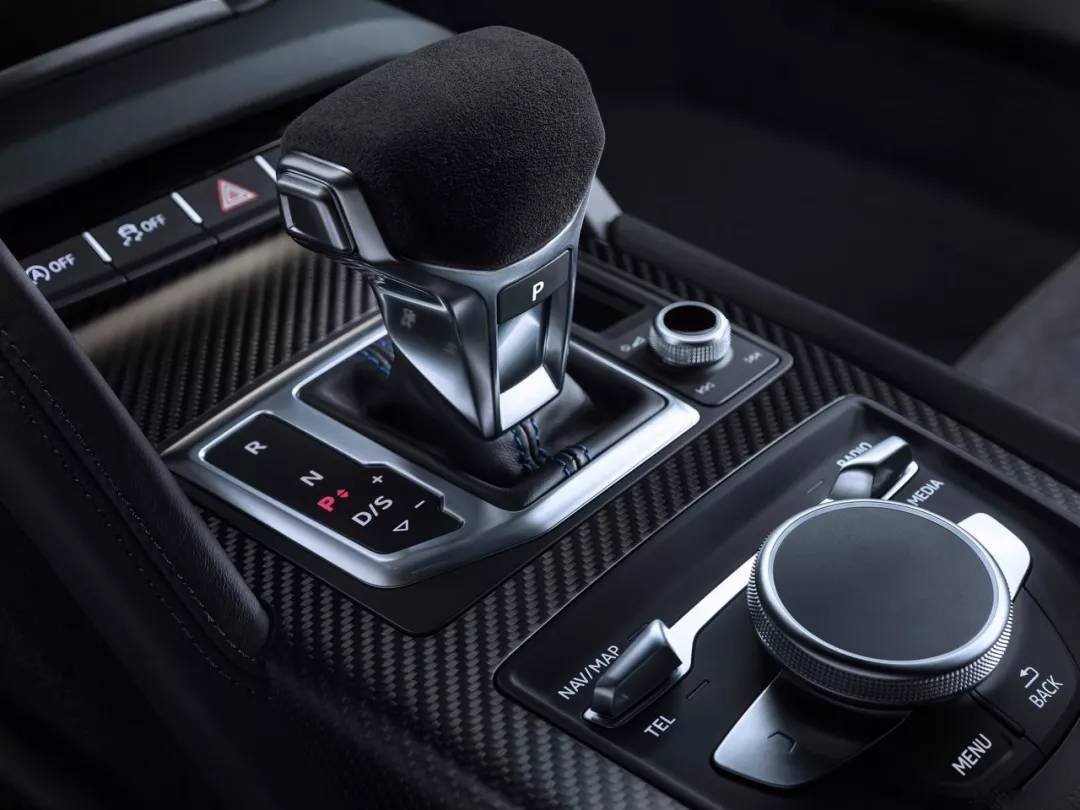 奥迪r8v10performance,老款奥迪r8v10一年需要多少钱