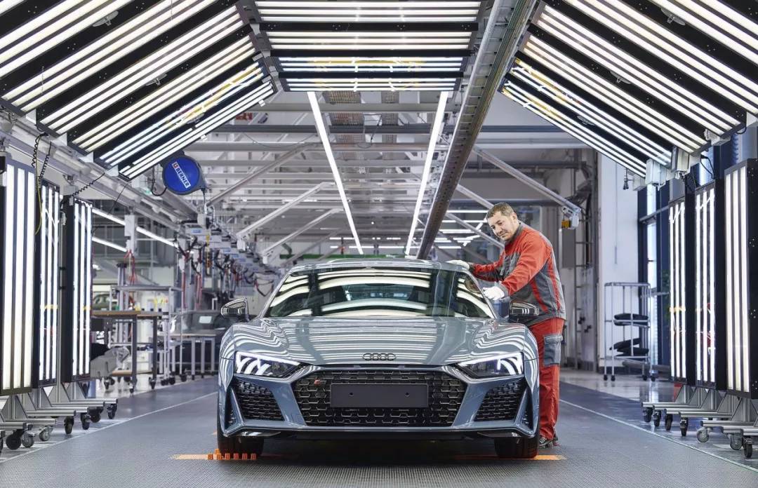 奥迪r8v10performance,老款奥迪r8v10一年需要多少钱