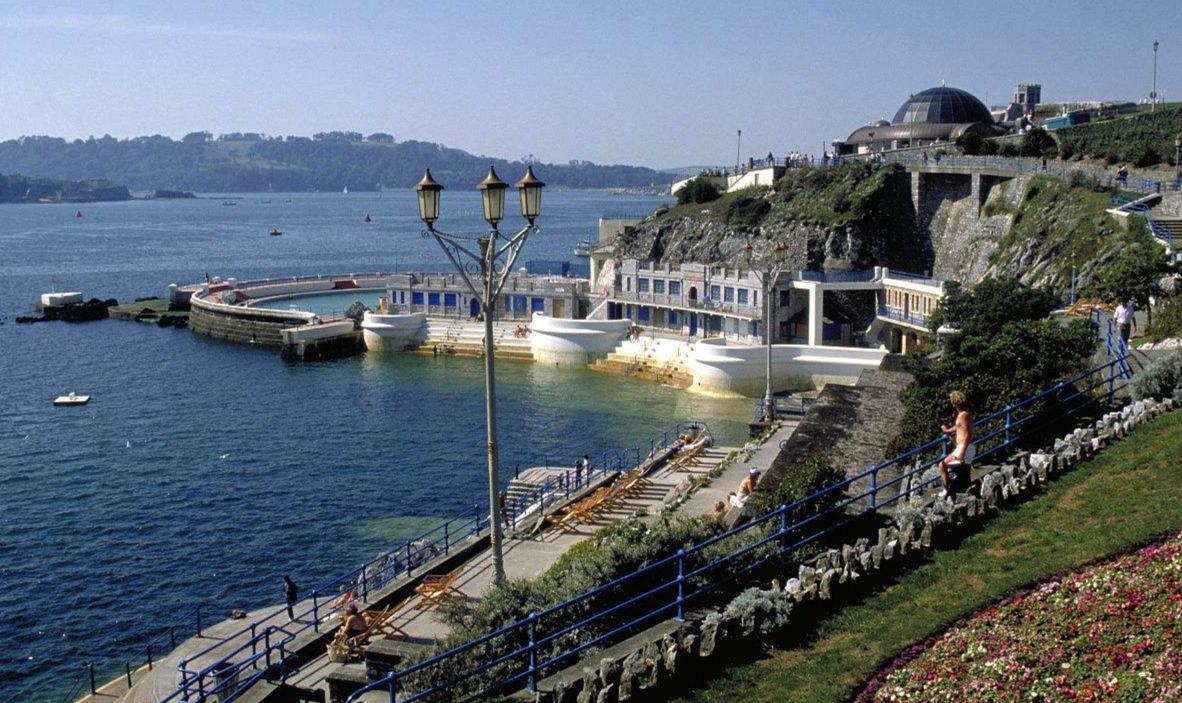 新英格兰和纽约,英格兰和塞维利亚的关系