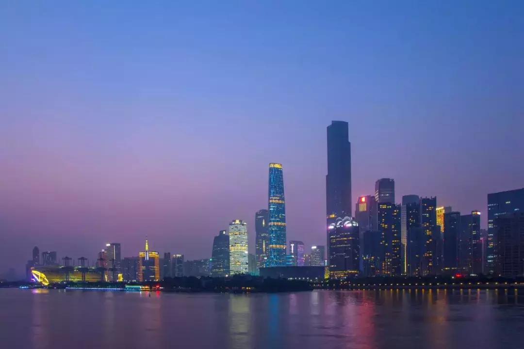 在广州上班一天是怎么度过的,在杭州上班一天花多少钱