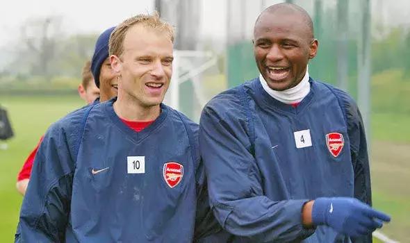 “永贝里，能送我们一点CK*裤内**吗？”