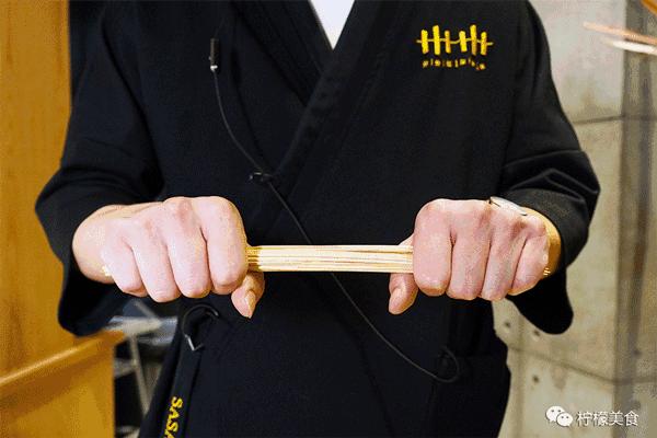 开在湖边的男团串串，我连店名都不会读