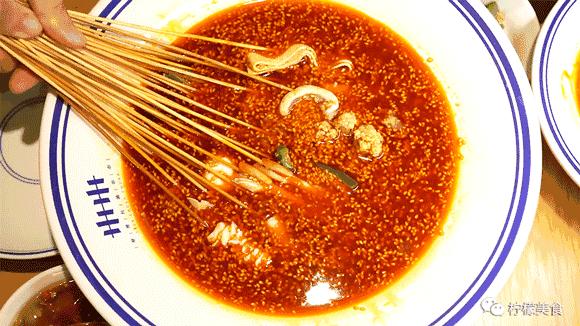 开在湖边的男团串串，我连店名都不会读