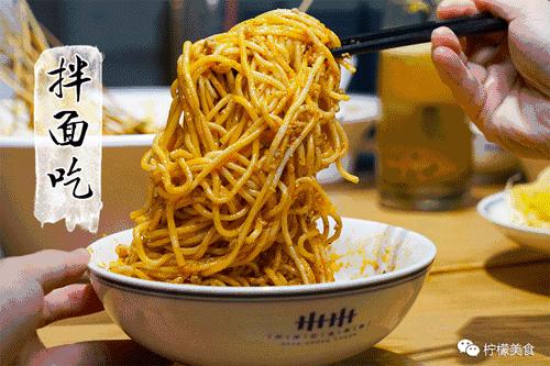 开在湖边的男团串串，我连店名都不会读