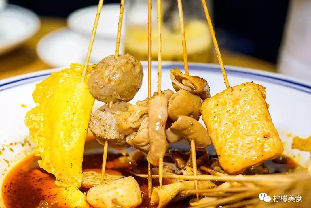 开在湖边的男团串串，我连店名都不会读